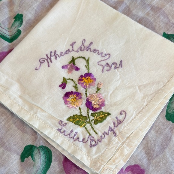 Estate Accessories - LILLIE?? Embroidered Floral Handkerchief